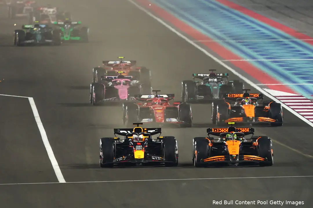 max verstappen lando norris qatar rb20 12 herstart 3