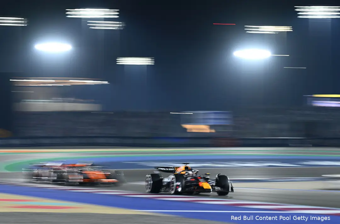 Verstappen gaf de leiding in de wedstrijd na de eerste ronde niet meer uit handen.
