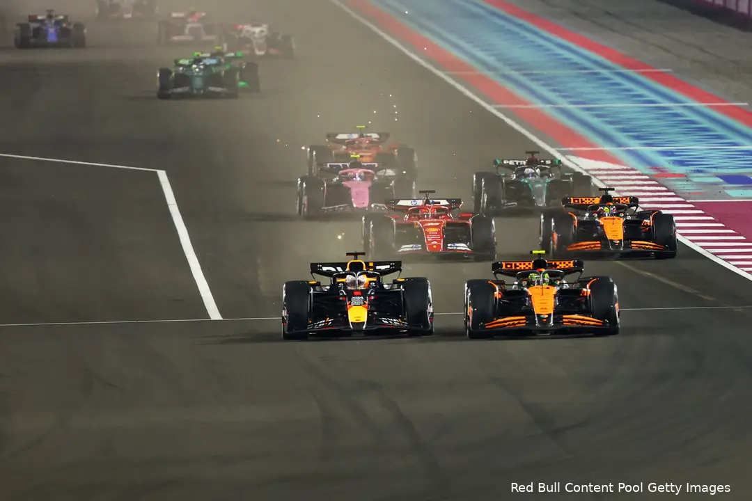 max verstappen lando norris qatar rb20 123 start