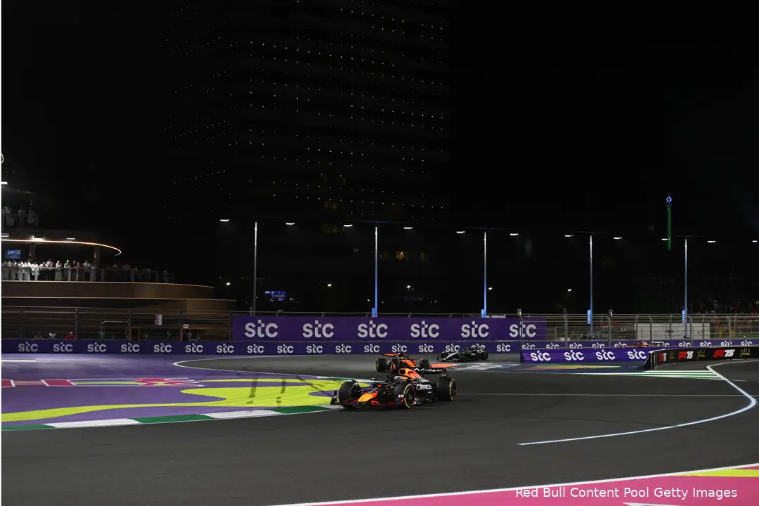 <i>Max Verstappen moest koste wat kost voor Oscar Piastri blijven.&nbsp;</i>