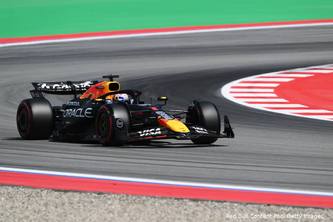 De eerste bocht in Spanje is niet eenvoudig voor Verstappen.