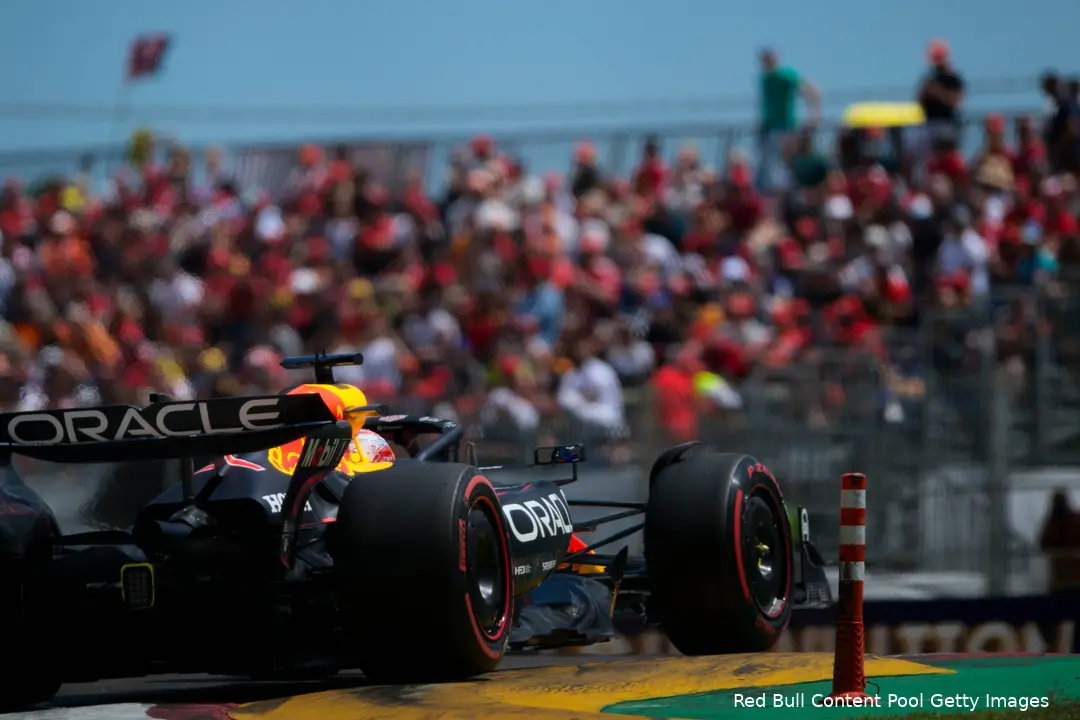 <i>Verstappen wil de mediumbanden bewaren voor de race.</i>