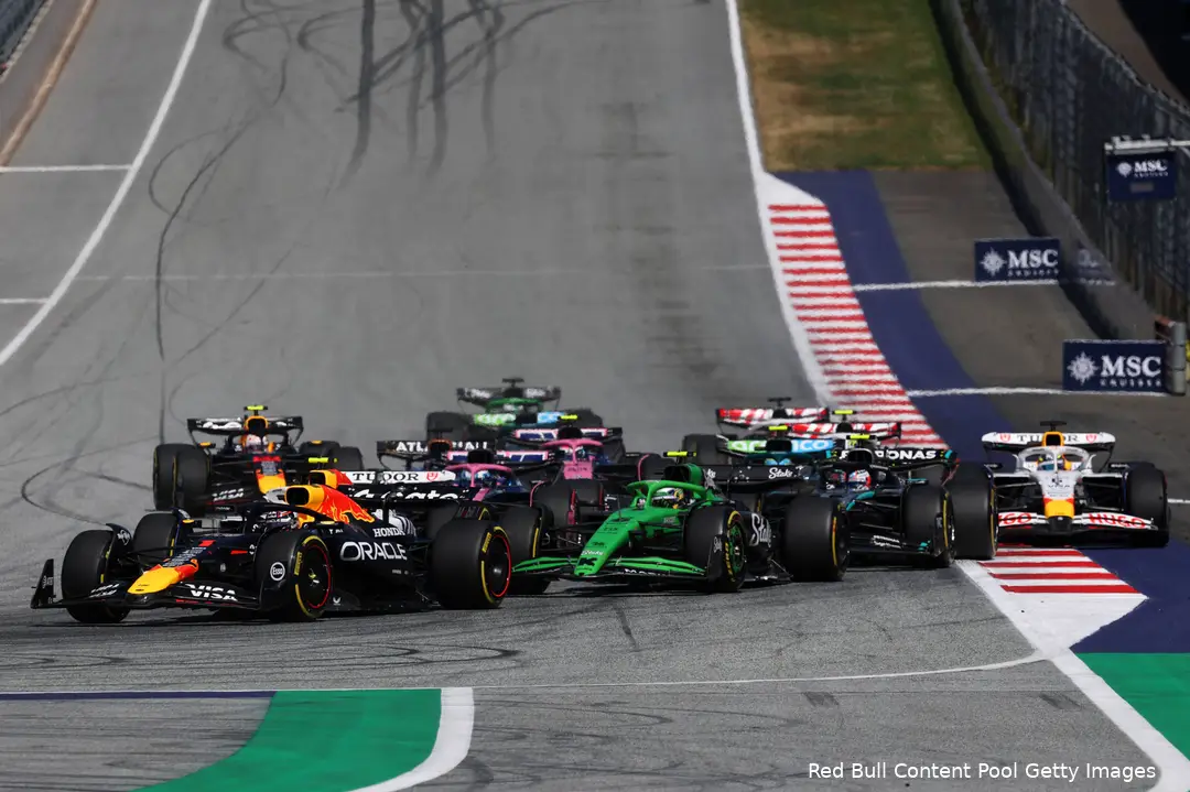 max verstappen red bull racing gp oostenrijk 2025 zondag gabriel bortoletoyuki tsunoda bocht een