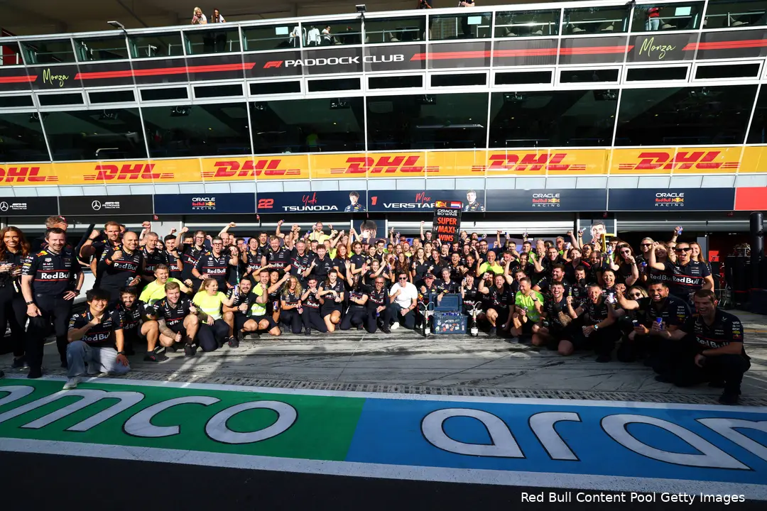 max-verstappen-red-bull-racing-gp-italie-2025-zondag-champagne-team-yuki-tsunoda-laurent-mekies