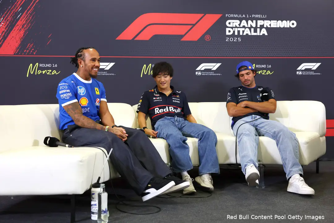 red-bull-racing-yuki-tsunoda-lewis-hamilton-ferrari-carlos-sainz-williams-gp-italie-2025-donderdag-persconferentie-2