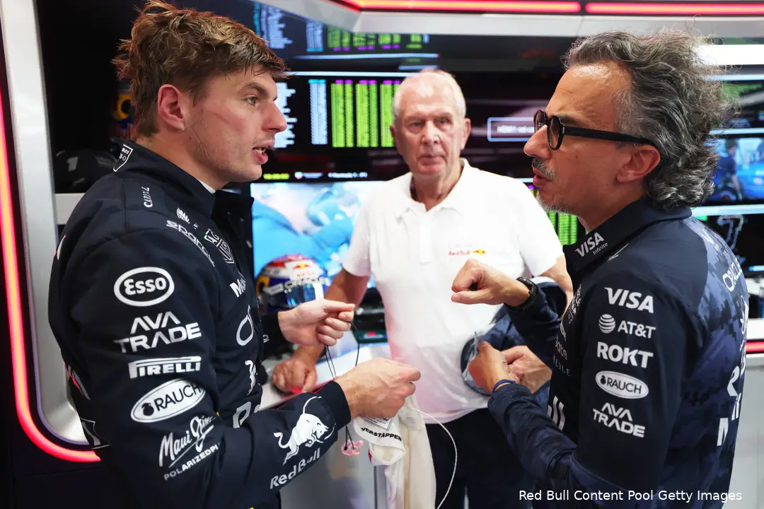 helmut-marko-laurent-mekies-max-verstappen-red-bull-racing-vrijdag-singapore-2025