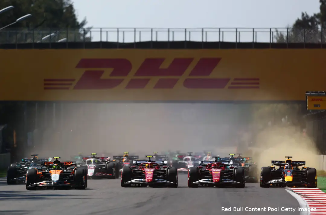 lando-norris-mclaren-lewis-hamilton-charles-leclerc-ferrari-max-verstappen-red-bull-racing-mexico-zondag-2025