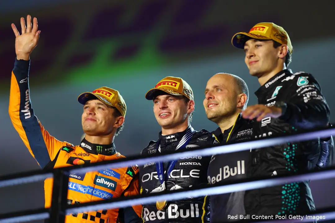 max-verstappen-red-bull-racing-gp-las-vegas-2025-zondag-mercedes-george-russell-lando-norris-mclaren-gianpiero-lambiase-6
