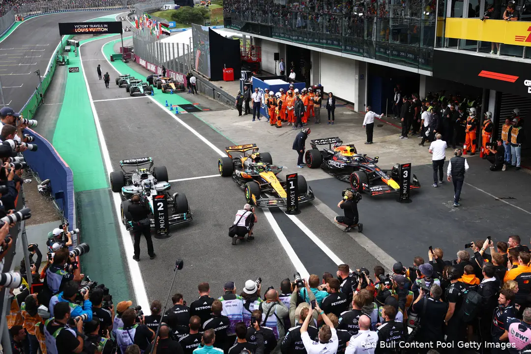 max-verstappen-red-bull-racing-gp-sao-paulo-brazilie-2025-zondag-andrea-kimi-antonelli-mercedes-lando-norris-mclaren