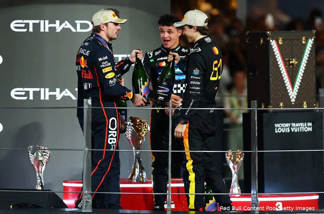 max-verstappen-red-bull-racing-gp-abu-dhabi-2025-zondag-mclaren-oscar-piastri-lando-norris