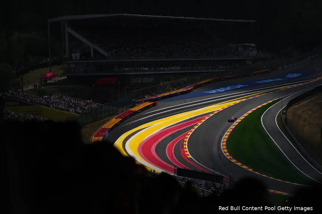 isack-hadjar-max-verstappen-red-bull-racing-gp-belgie-2026-zaterdag