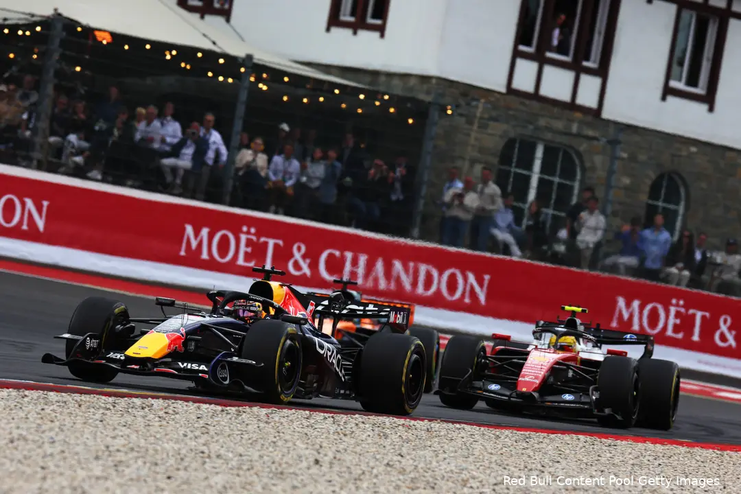 max-verstappen-red-bull-racing-gp-belgie-2026-zondag-lewis-hamilton-ferrari