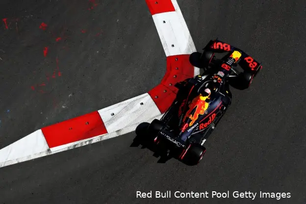 max rb15 kerb baku bocht red bull