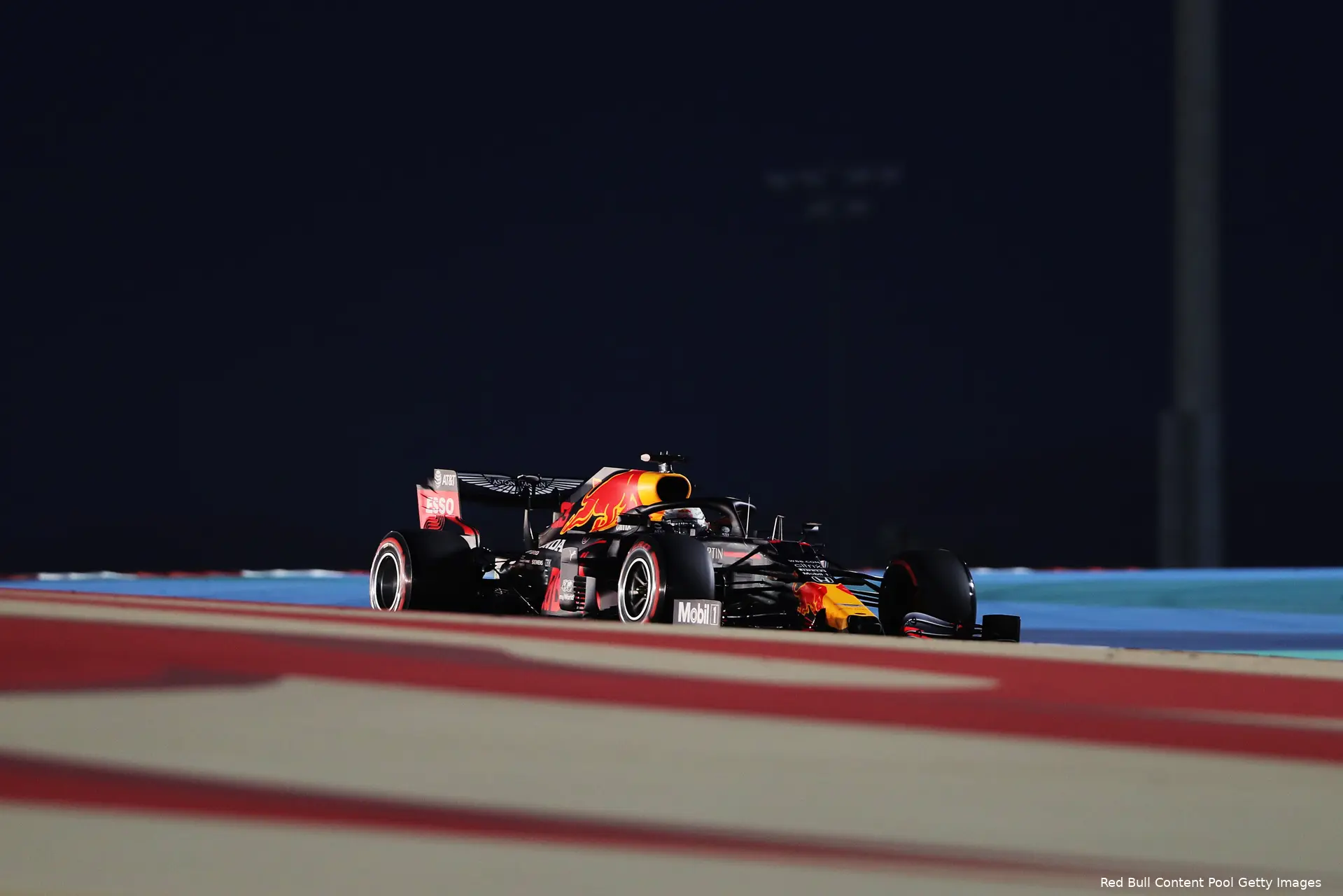 Verstappen rijdend Bahrein 2020