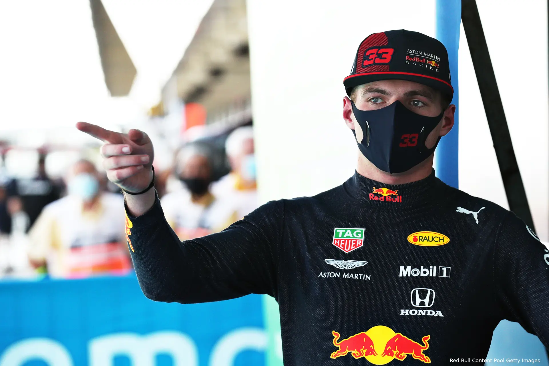 Max Verstappen Red Bull Racing wijst
