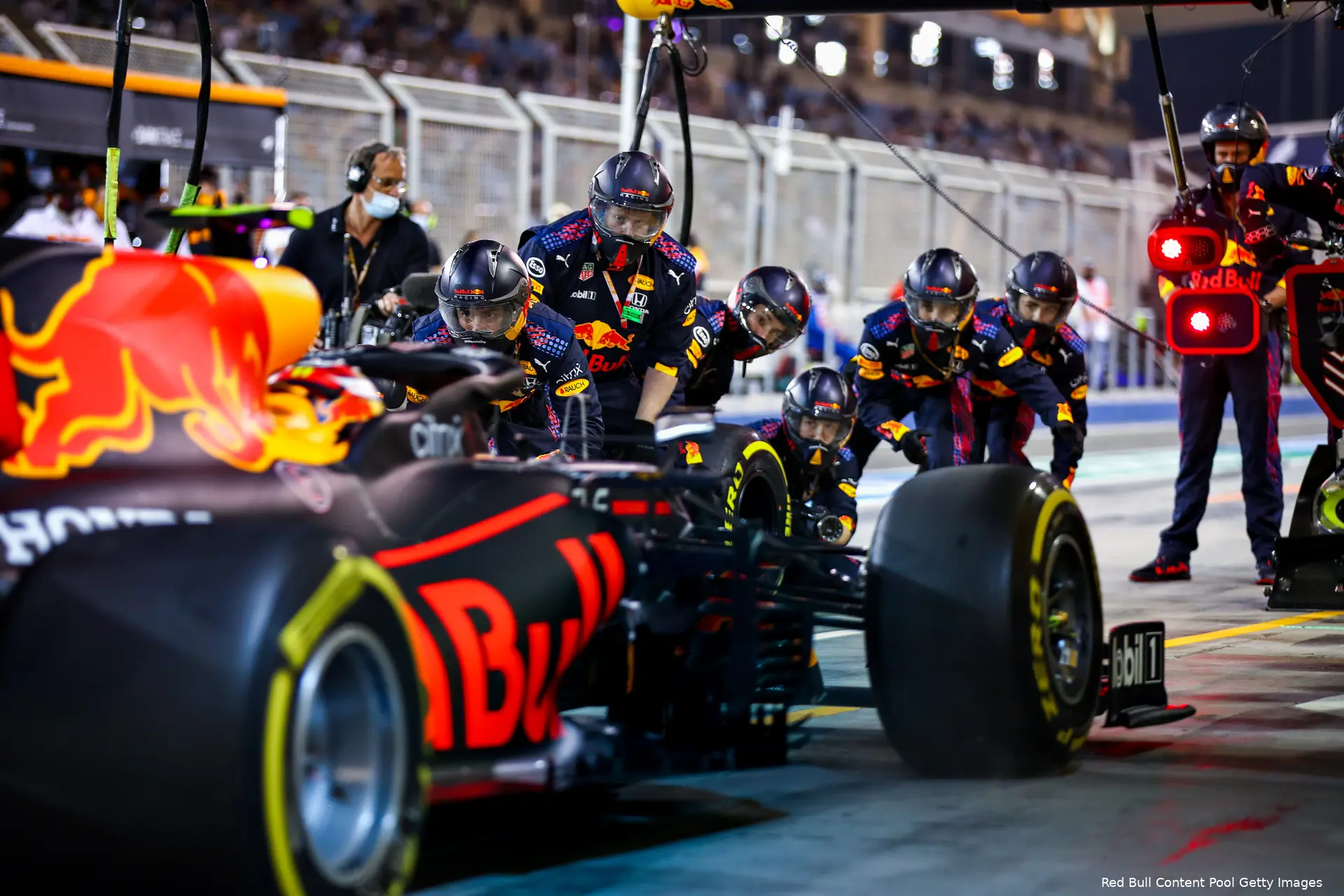 Red Bull Racing Sergio Perez pit Bahrein