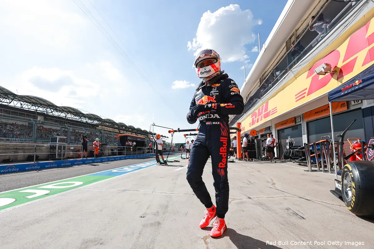 red bull hongarije 2021 verstappen pitstraat staat