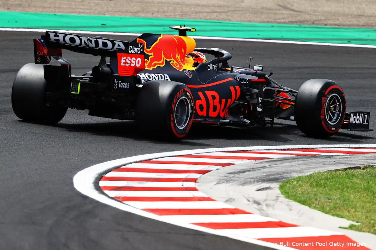 red bull hongarije 2021 verstappen zij