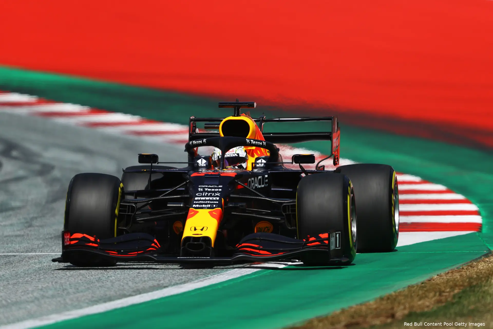Verstappen rijdend Oostenrijk