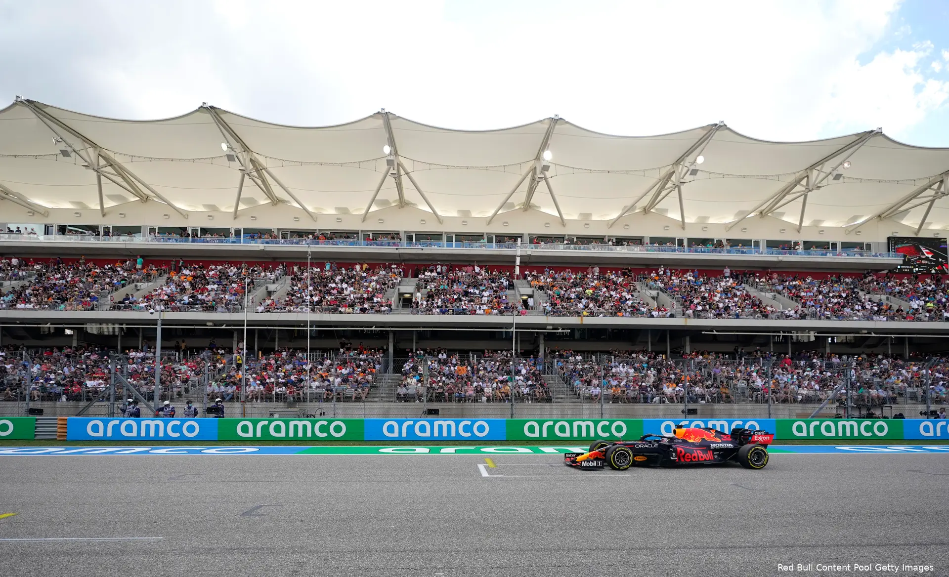 vs max verstappen red bull rb16b