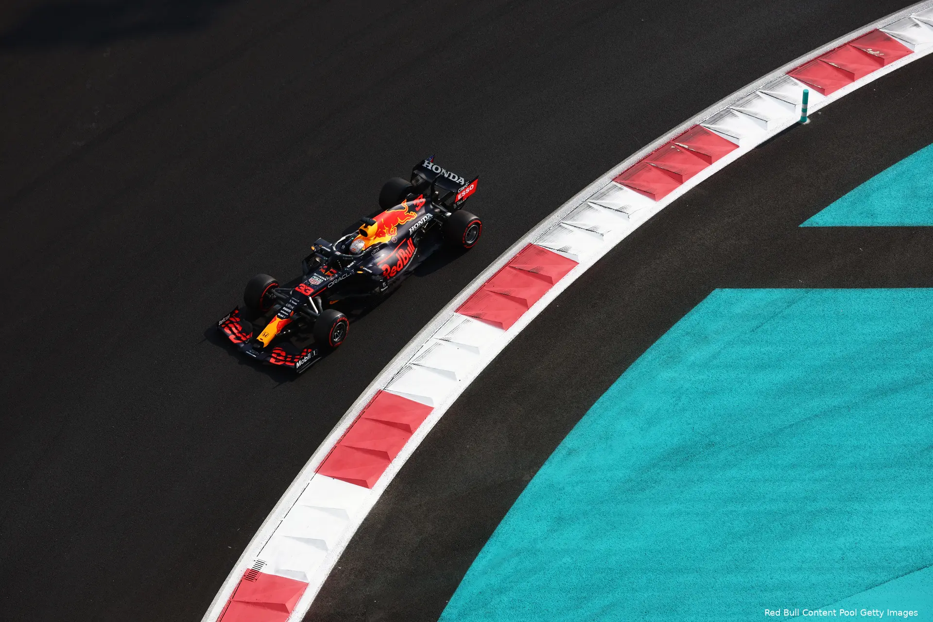 Verstappen bovenaf Abu Dhabi 2021