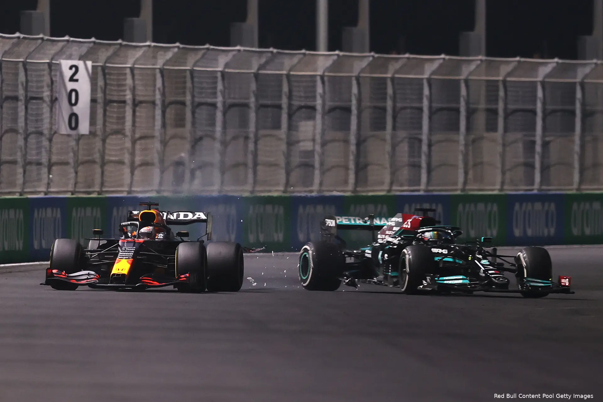 verstappen hamilton crash jeddah gp 2021