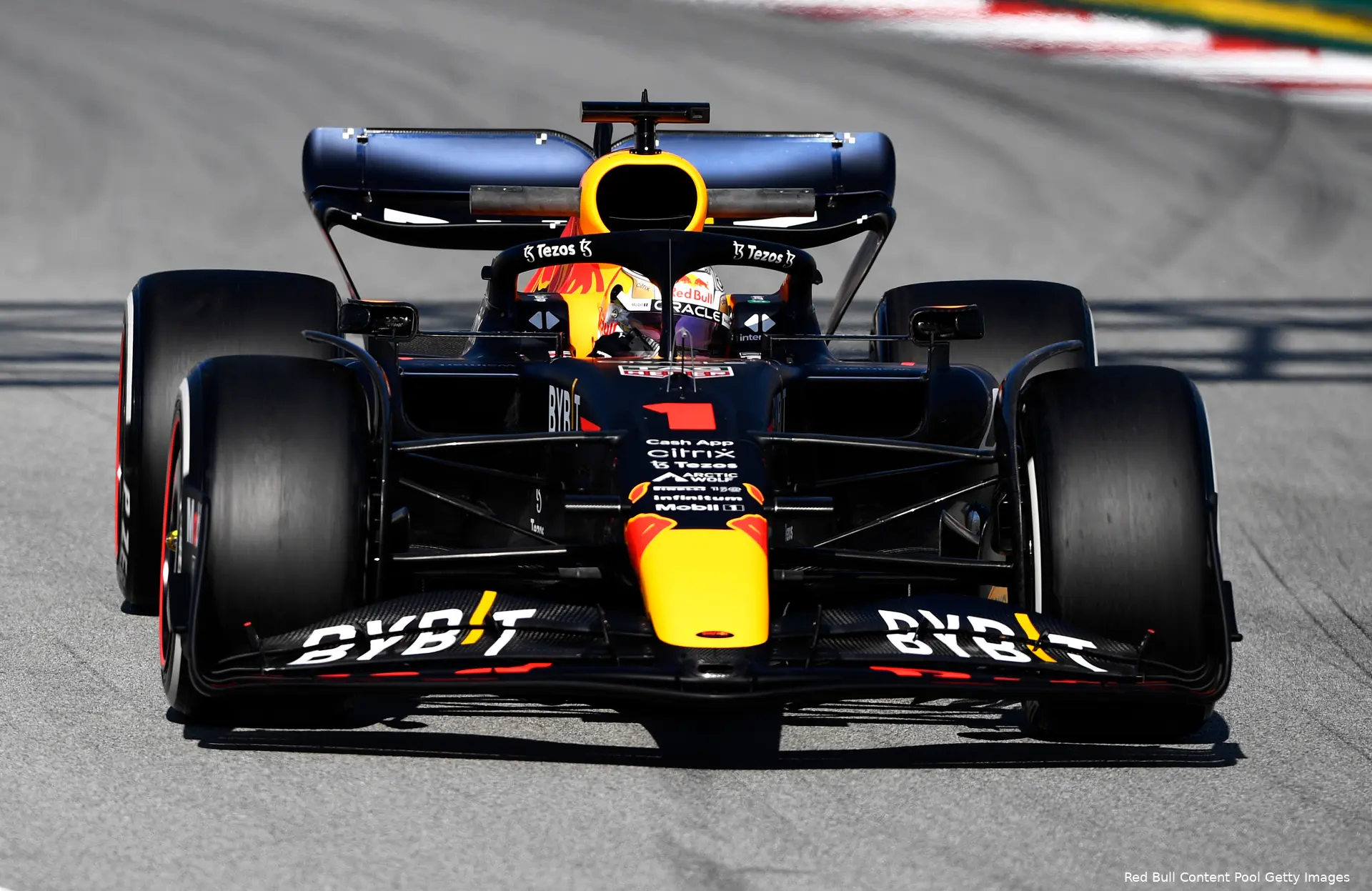 Max Verstappen RB18 Red Bull Racing Test Barcelona