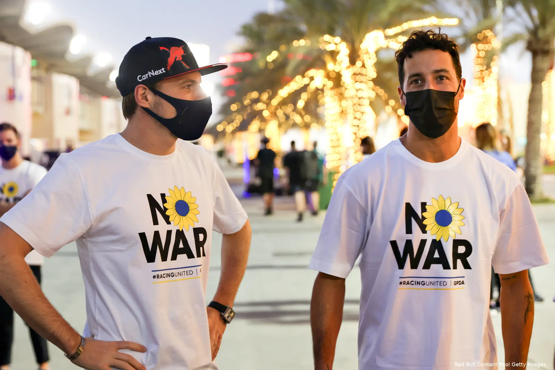 Max Verstappen Daniel Ricciardo Red Bull Racing McLaren Bahrein Test