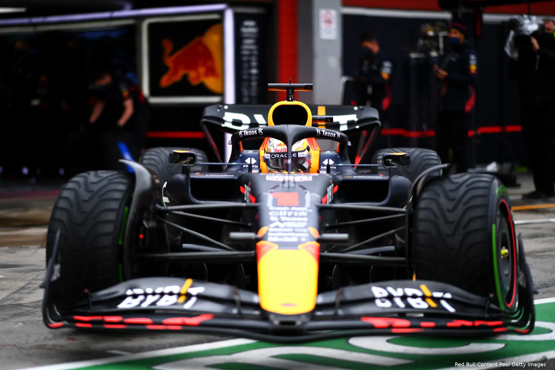 Max Verstappen pitstraat Imola