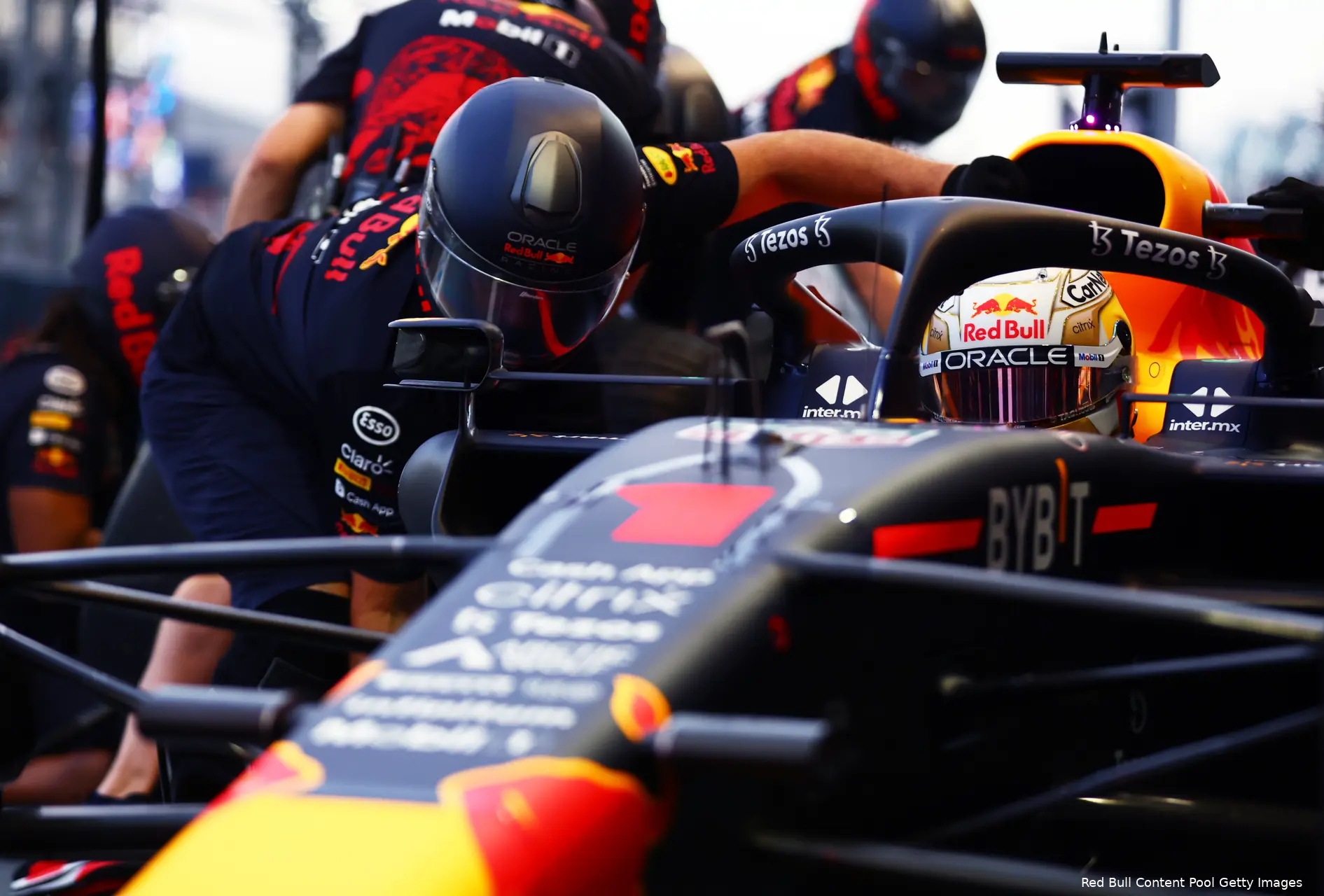 Max Verstappen RB18 Red Bull Racing F1 GP Singapore 2022