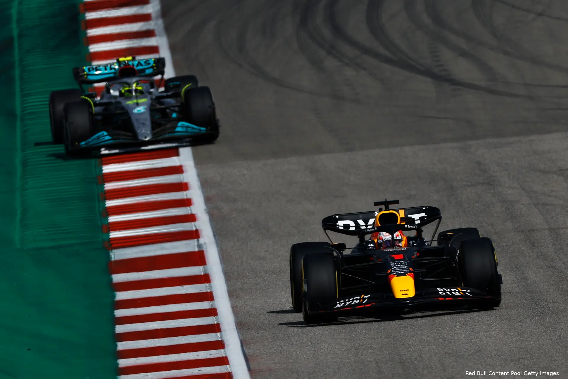 max verstappen lewis hamilton rb18 red bull racing w13 mercedes f1 gp verenigde staten 2022