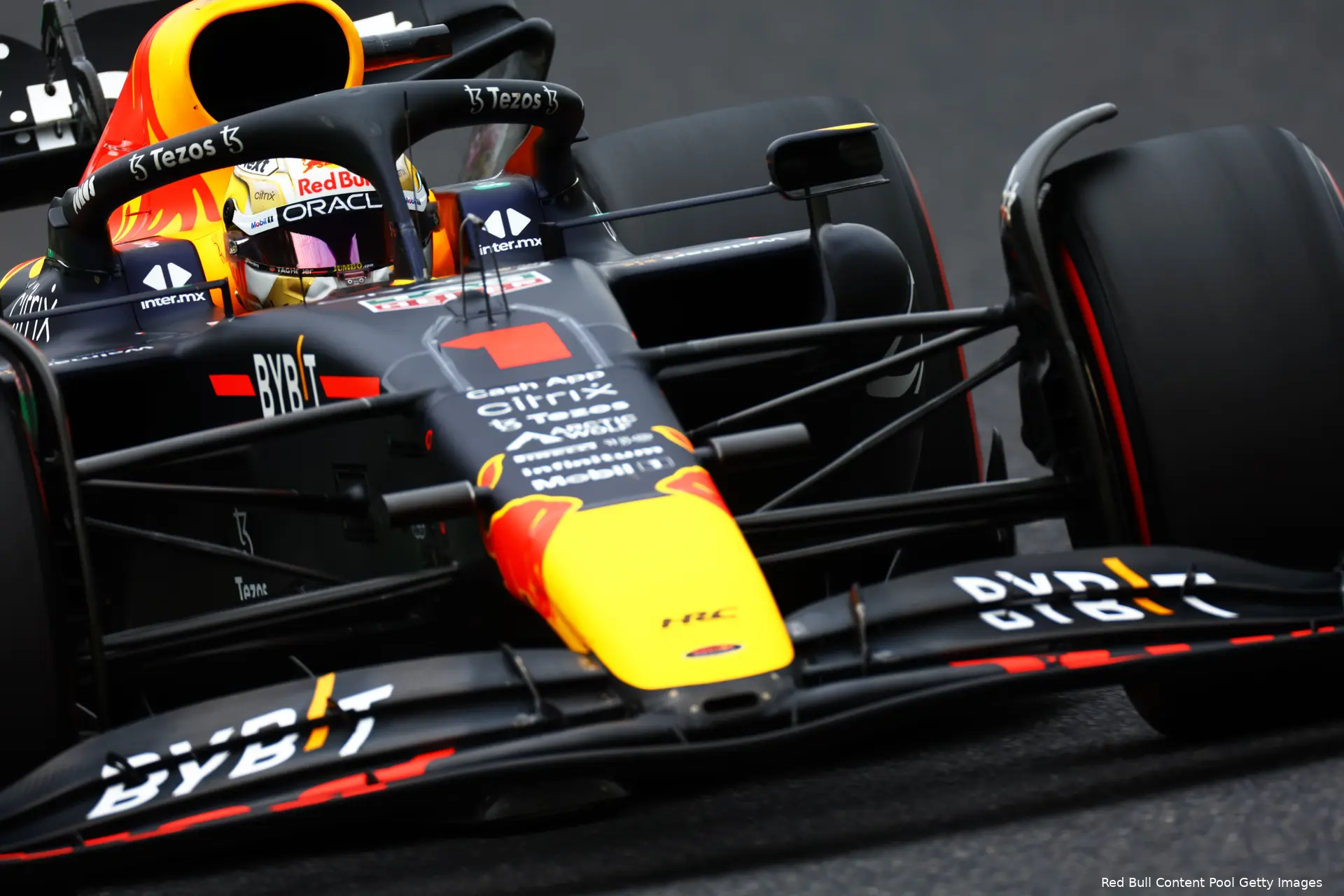 max verstappen rb18 red bull japan 2022