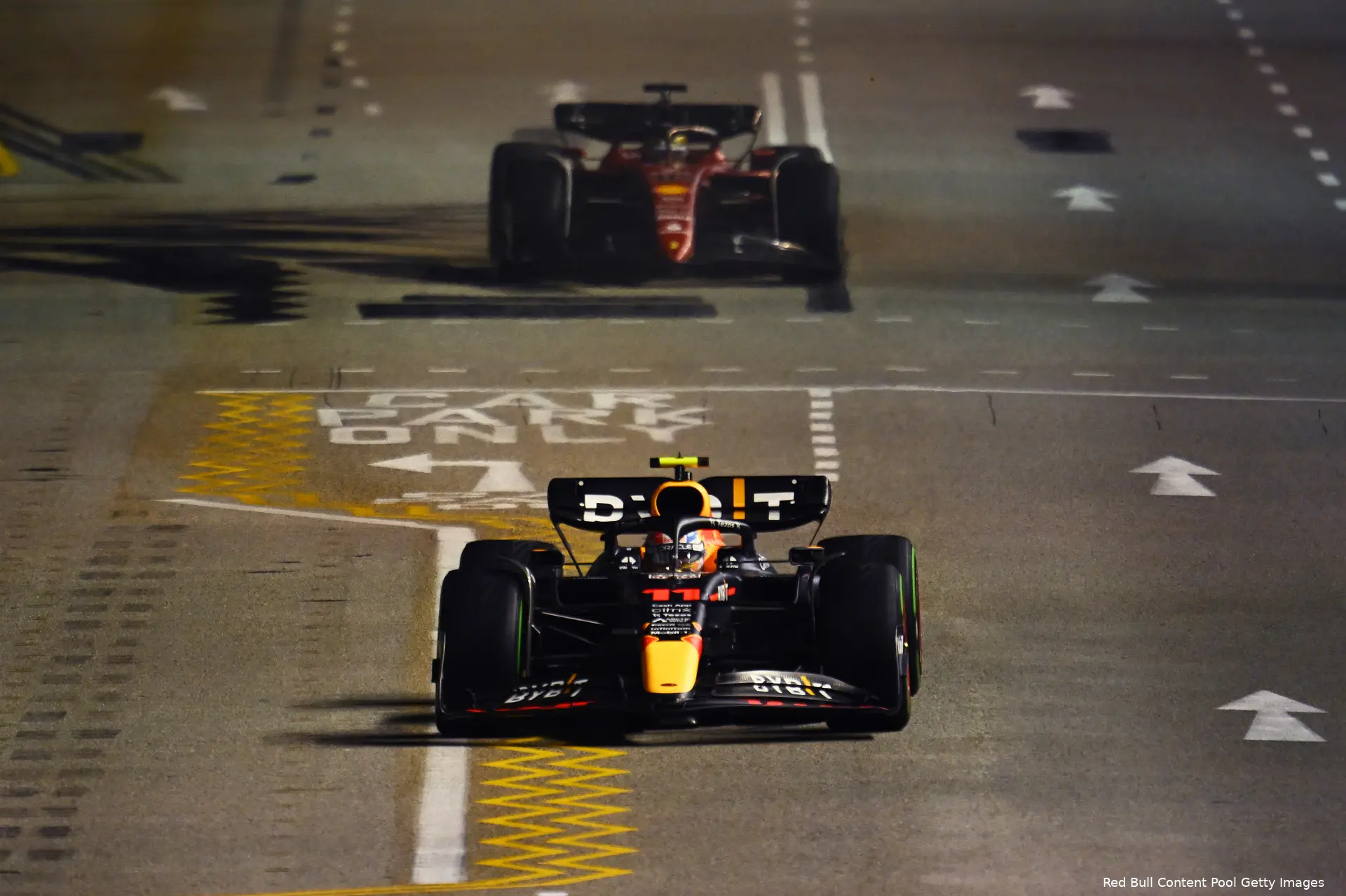 Sergio Pérez Charles Leclerc RB18 F1 75 Red Bull Racing Ferrari GP Singapore 2022