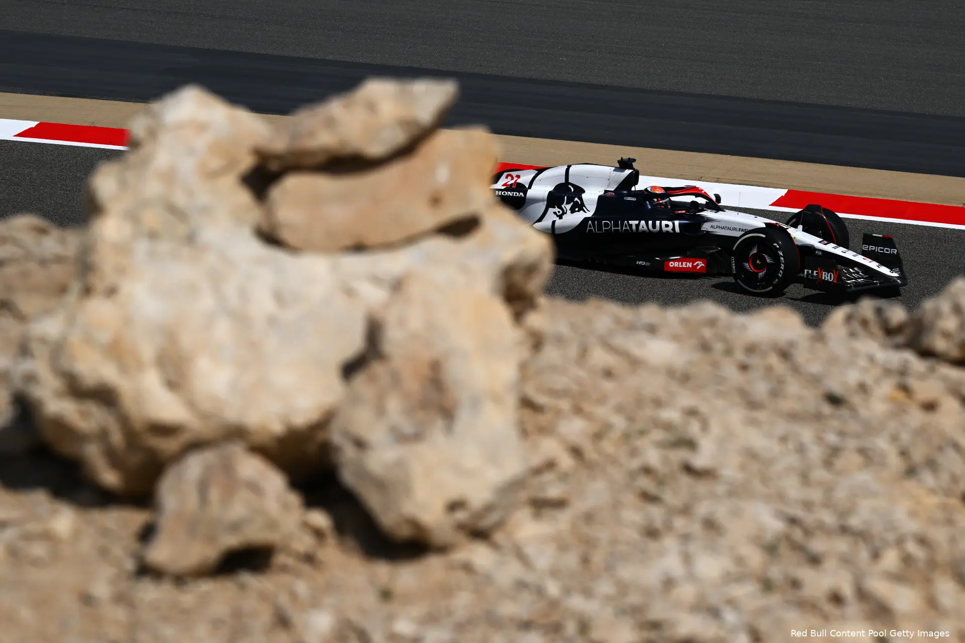 nyck de vries at04 alphatauri f1 testing bahrein 2023