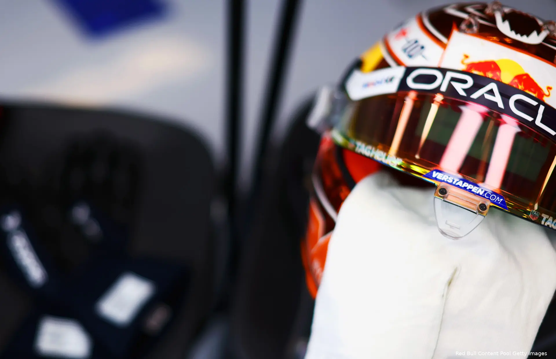 max verstappen gphongarije zondag redbullracing 2024 helm