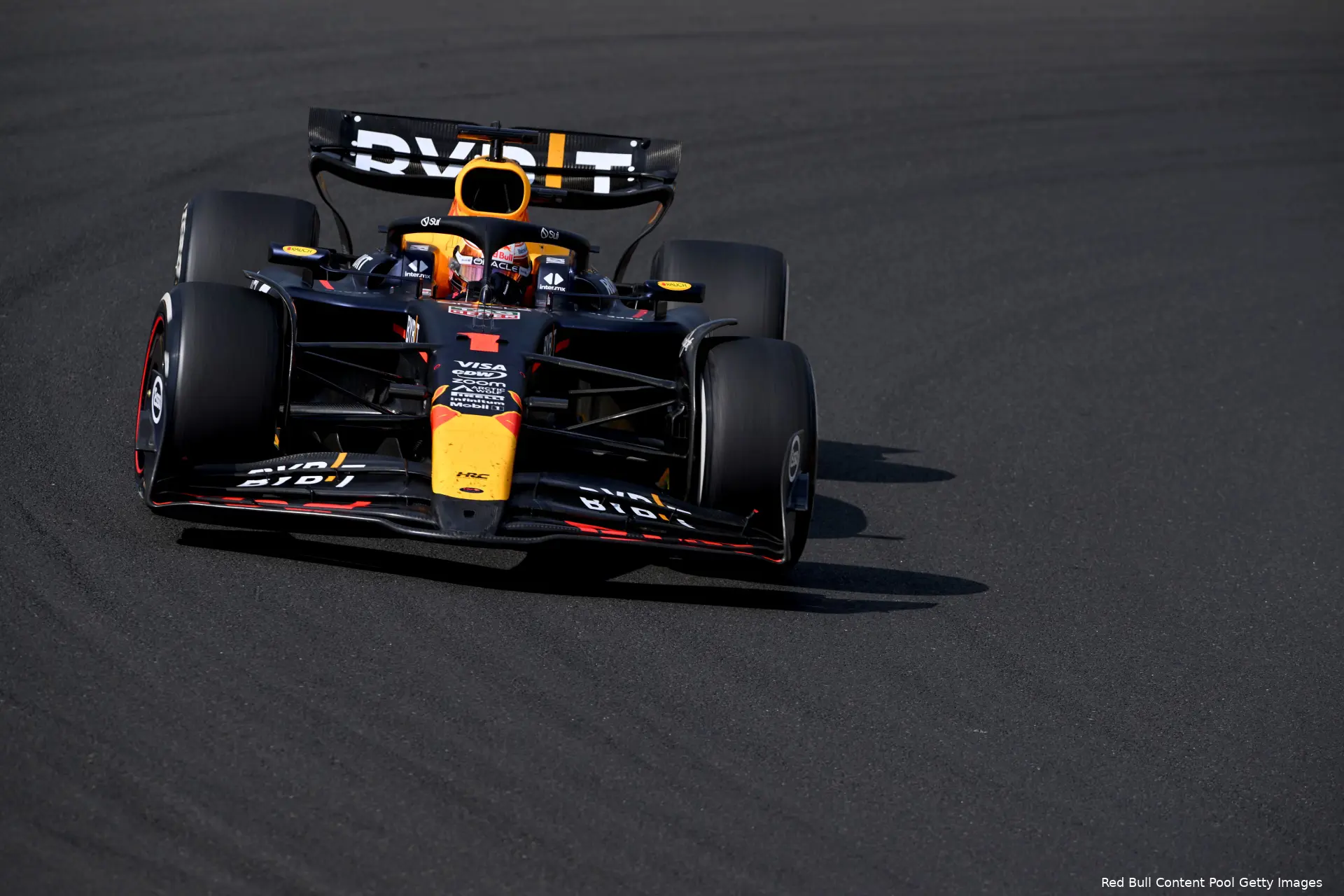 max verstappen racedag hongarije 2024 redbullracing