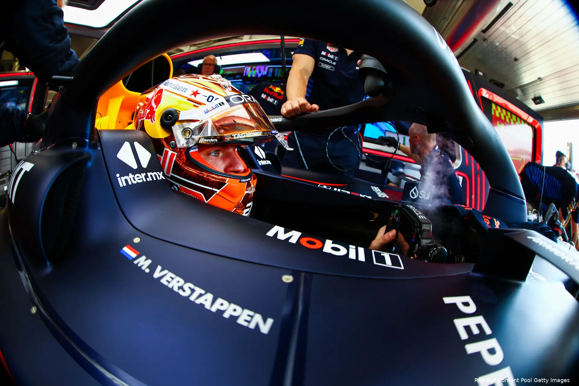max verstappen red bull racing rb20 hongarije 2024 1 helm