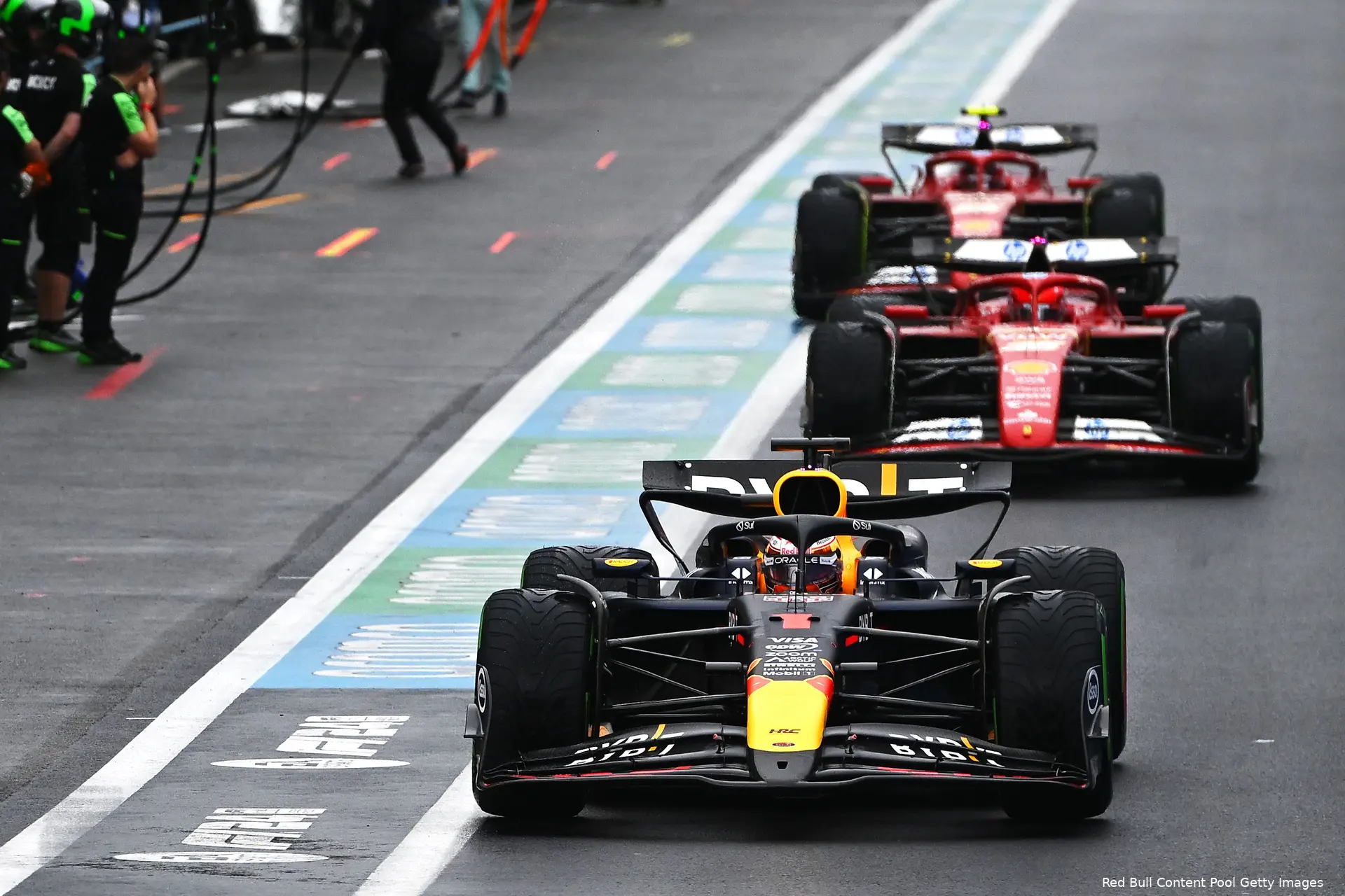 max verstappen red bull racing rb20 regen spa belgie 1 ferrari charles leclerc carlos sainz