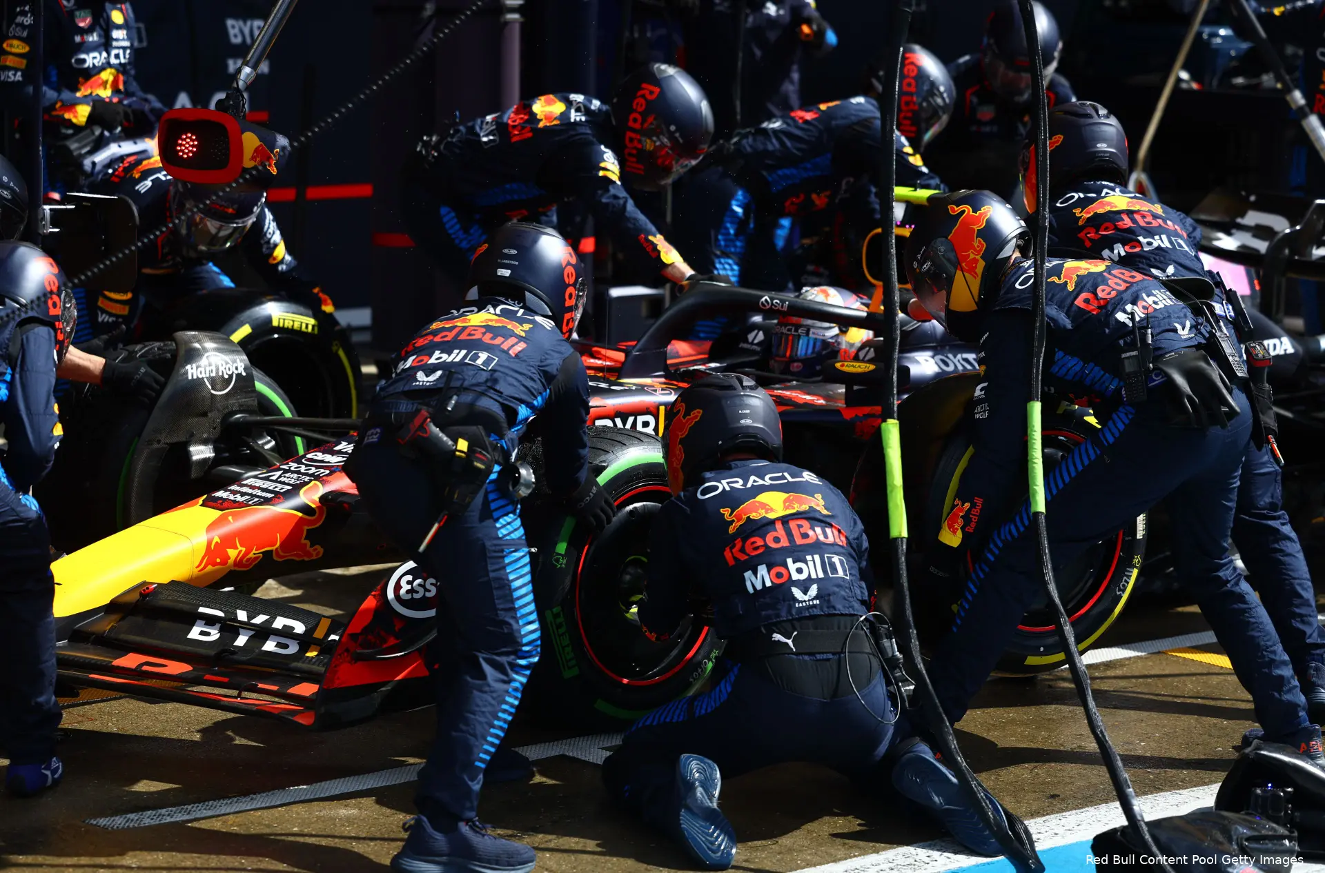 pitstop max verstappen red bull racing silverstone 2024 4