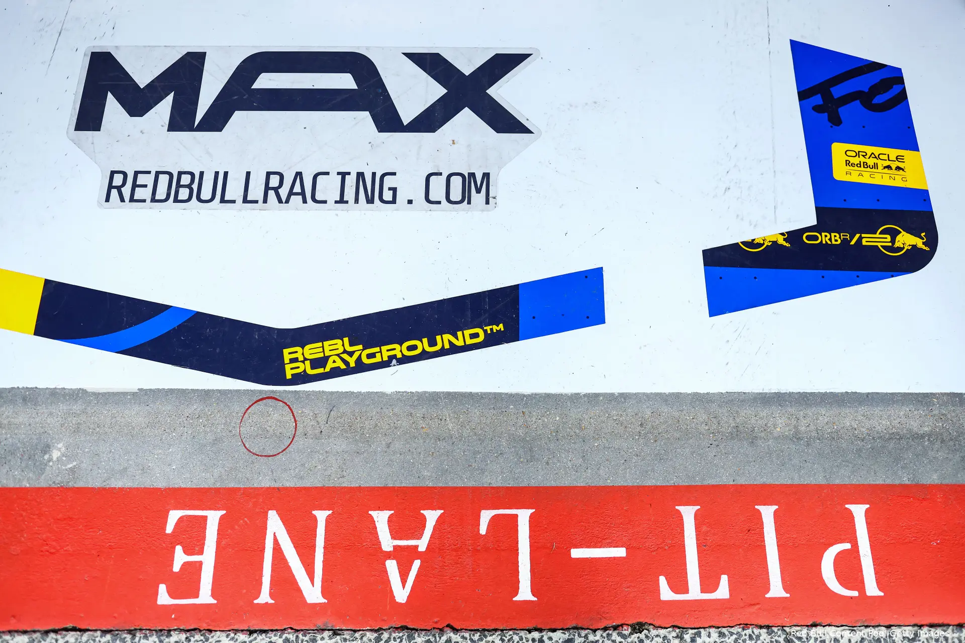 max verstappen pitbox logo