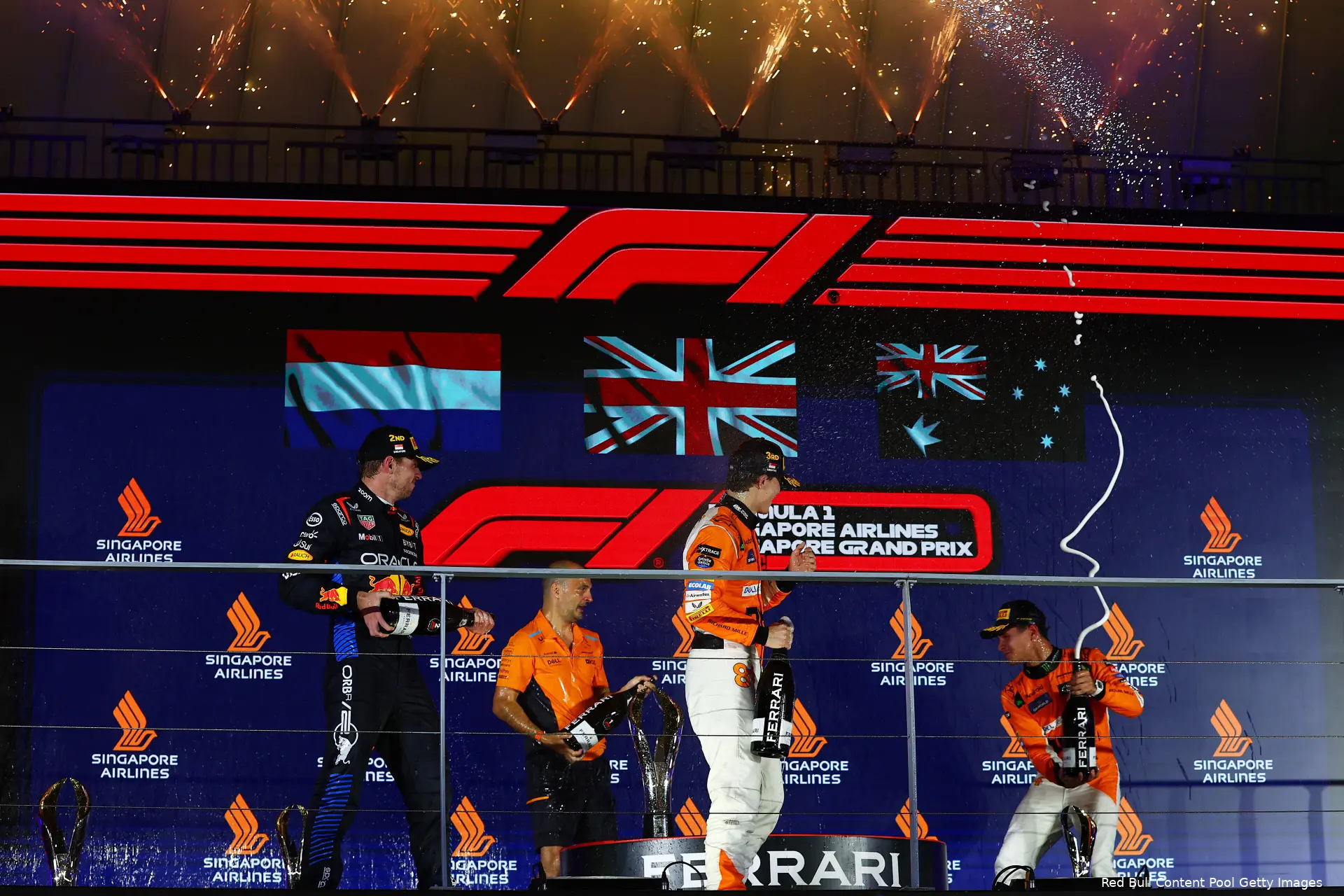 red bull racing max verstappen lando norris oscar piastri mclaren singapore gp zondag 2024 5