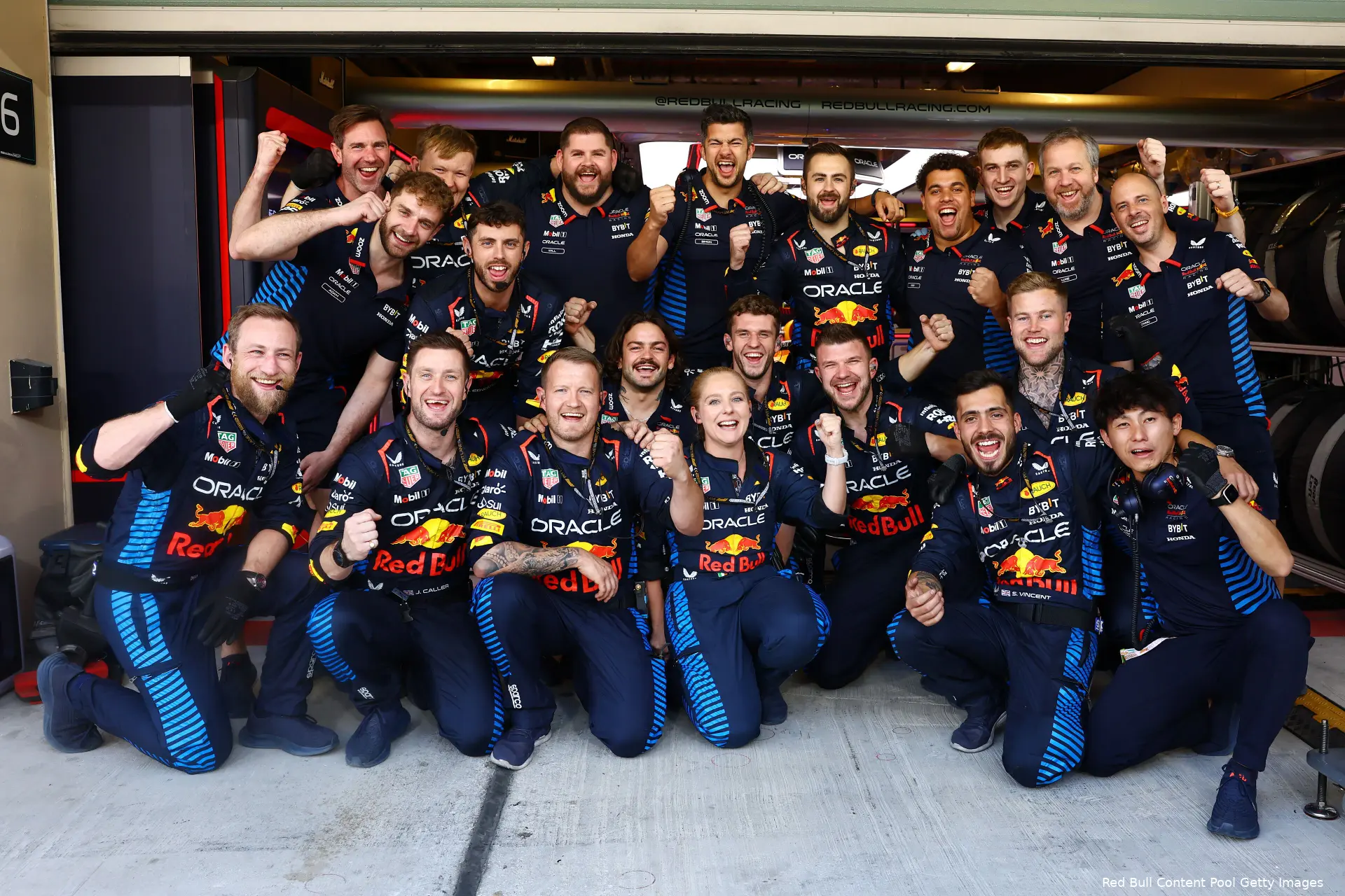 monteurs red bull racing rb20 122