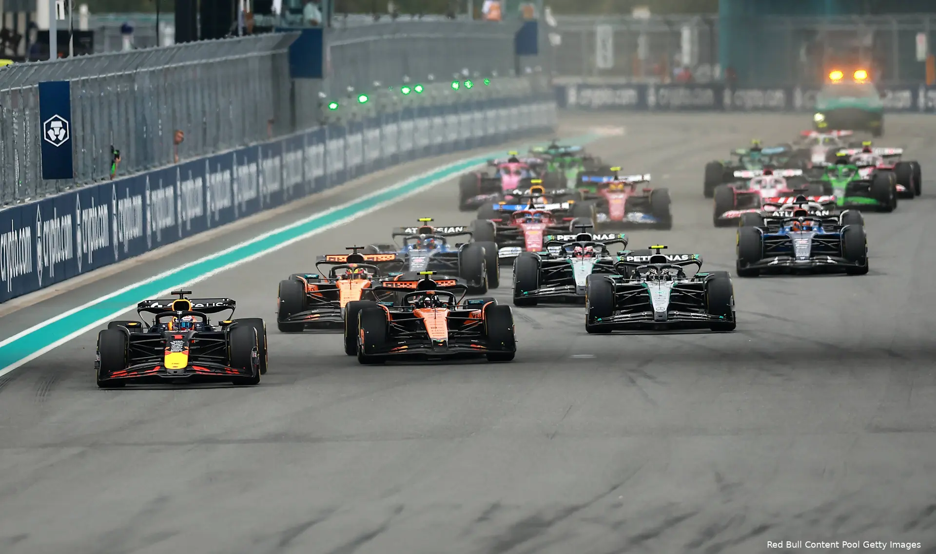 red bull racing max verstappen gp miami 2025 zondag mclaren mercedes start 2