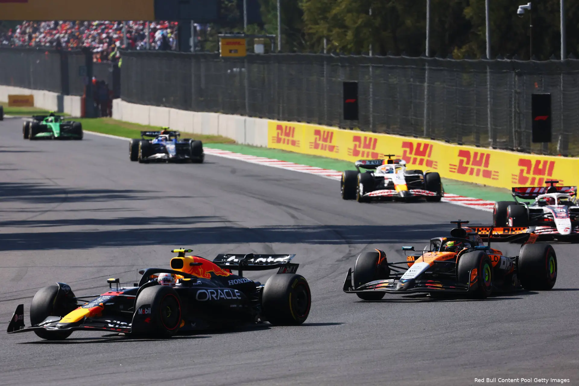 oscar-piastri-mclaren-esteban-ocon-haas-isack-hadjar-racing-bulls-yuki-tsunoda-red-bull-racing-mexico-zondag-2025