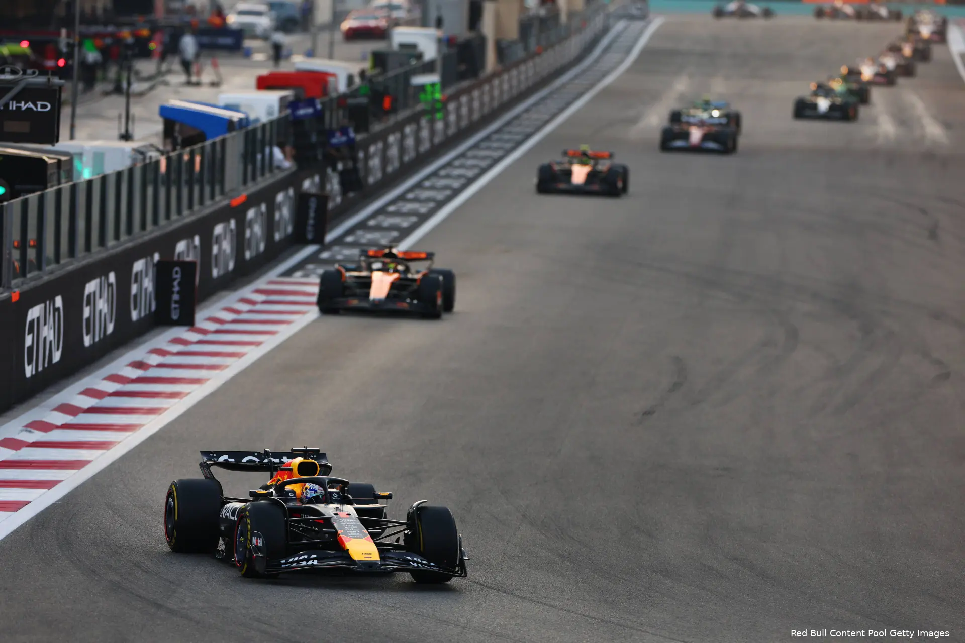 max-verstappen-mclaren-oscar-piasti-lando-norris-red-bull-racing-gp-abu-dhabi-2025-zondag-6