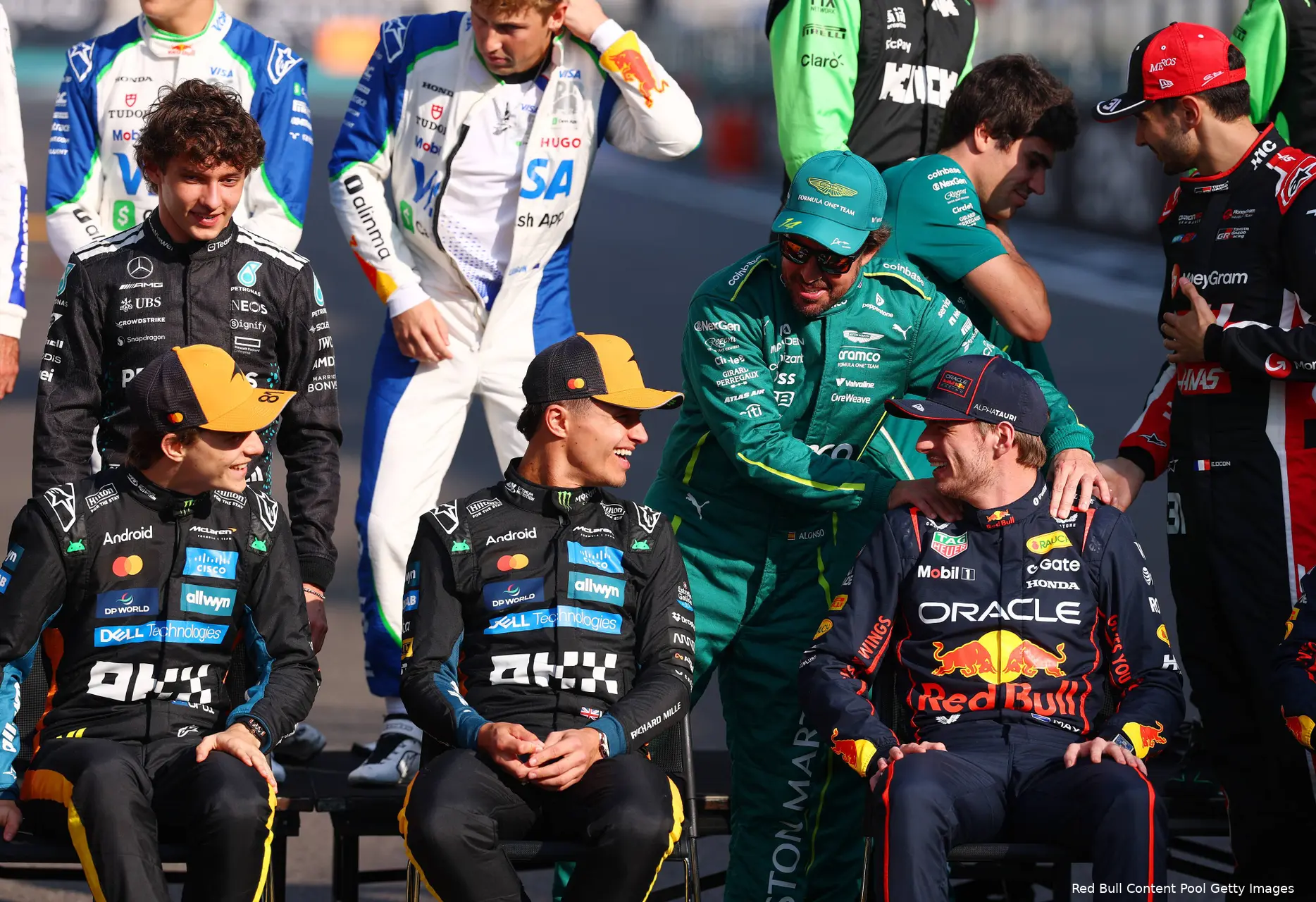 max-verstappen-mclaren-oscar-piastri-lando-norris-aston-martin-fernando-alonso-red-bull-racing-gp-abu-dhabi-2025-zondag-andrea-kimi-antonelli