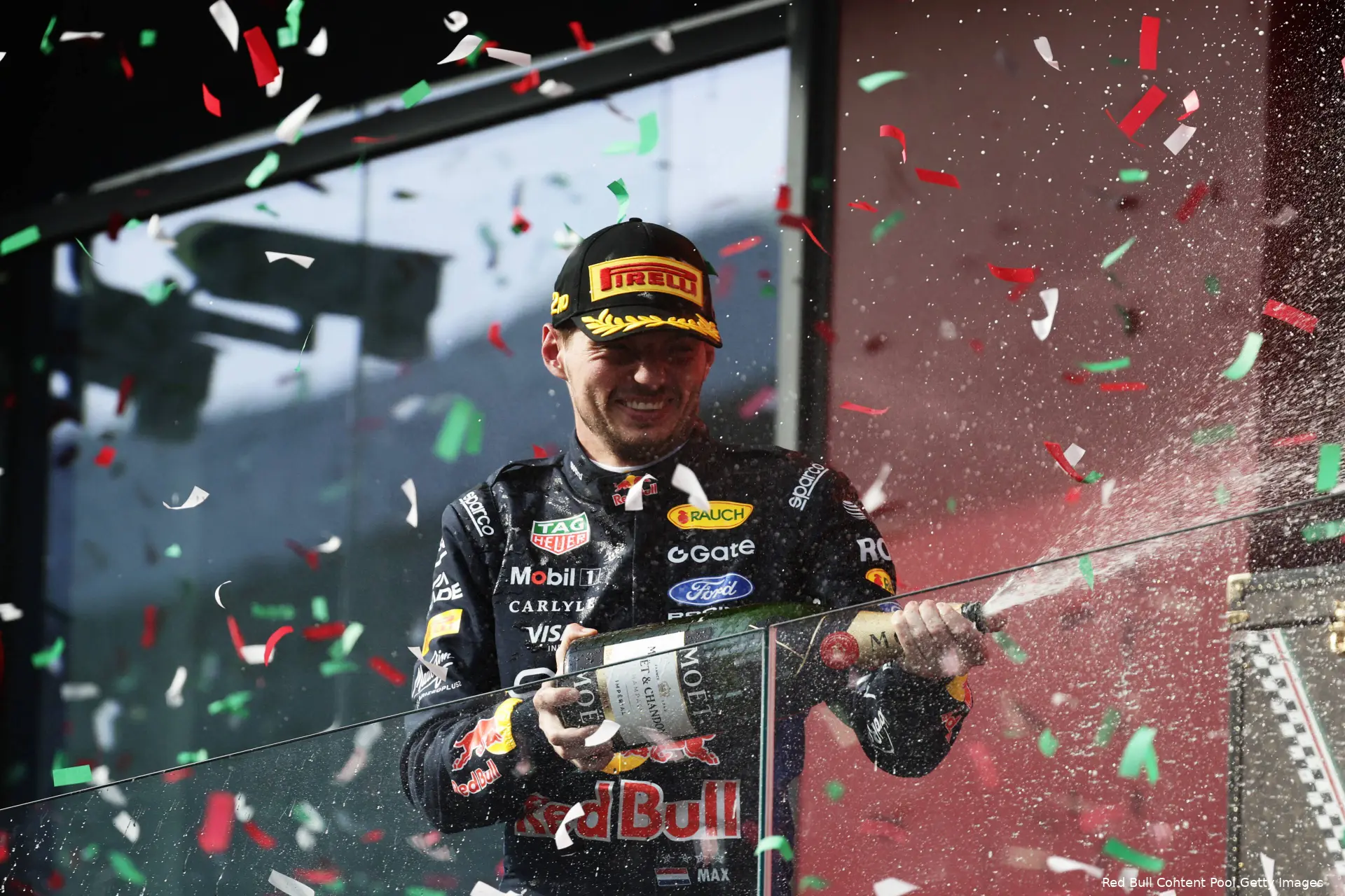 max-verstappen-red-bull-racing-gp-hongarije-2026-zondag-podium-champagne
