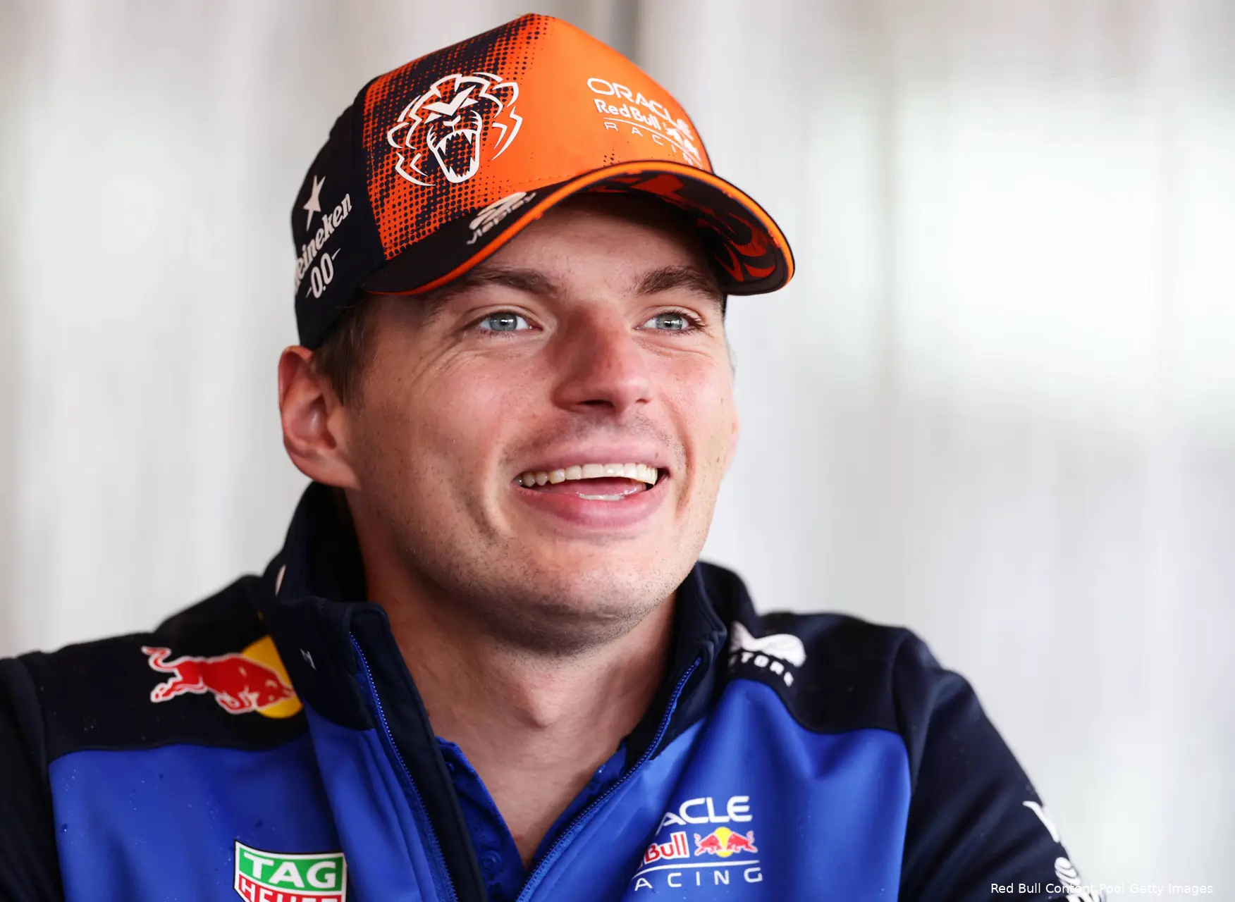 max-verstappen-red-bull-racing-nederland-zandvoort-2026-lach