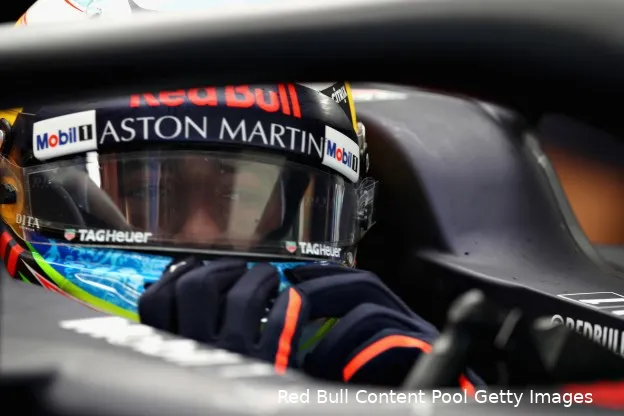 Aston martin helm ricciardo