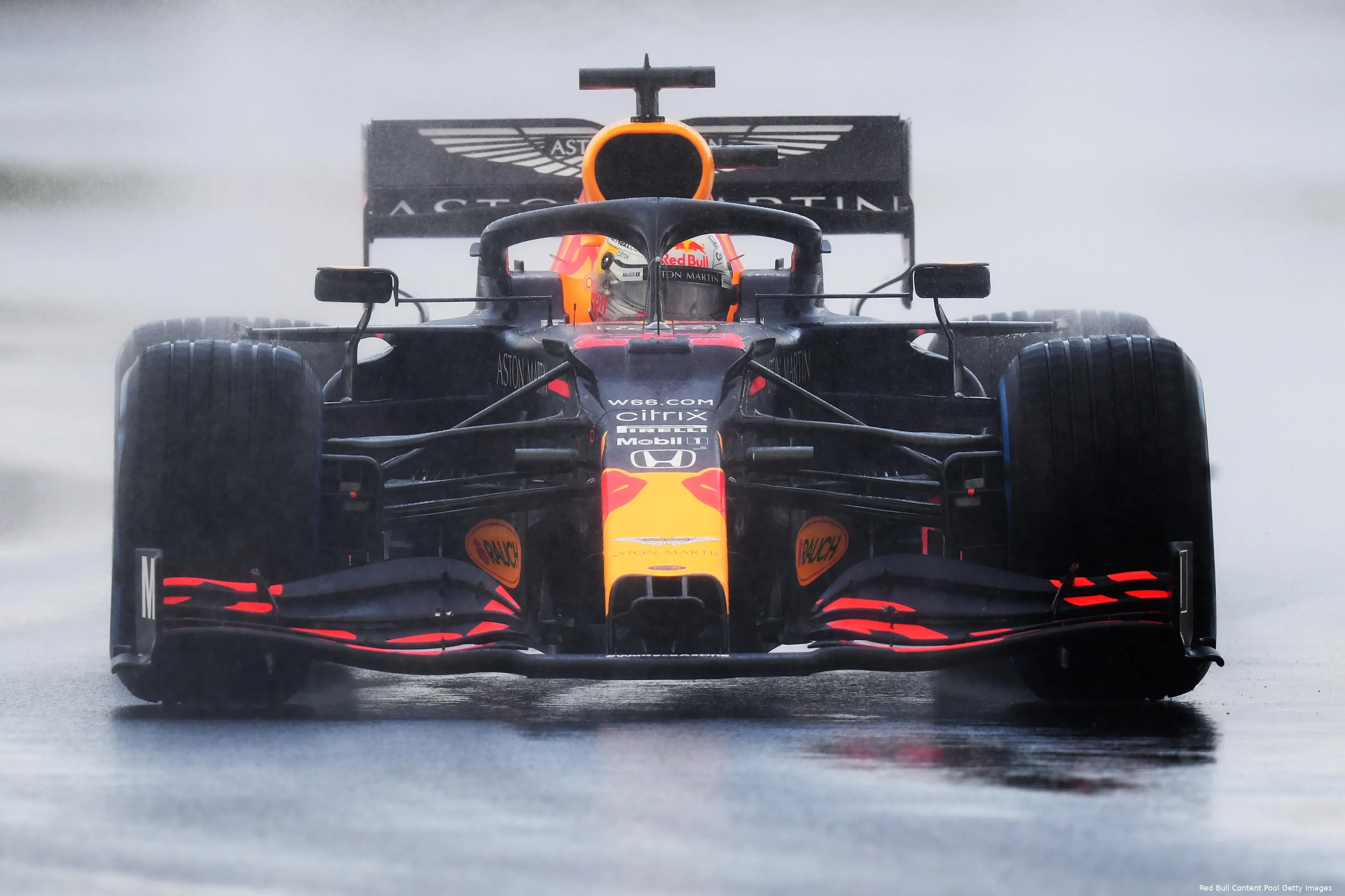 Verstappen stromende regen kwalificatie Turkije 2020